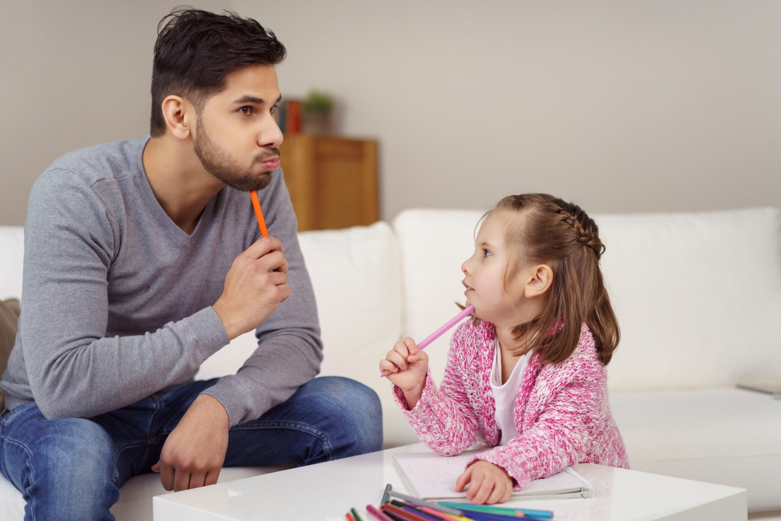 She has to tell her father. Разговор с ребенком. Родители и дети. Взрослый и ребенок думают.